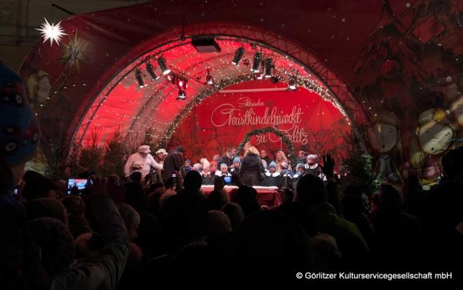 Bild zu Weihnachtlicher Markt und Bhnenprogramm