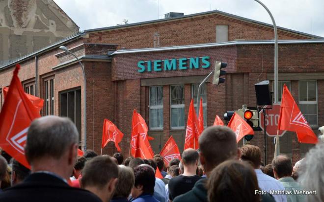 Soll die Politik in reif gewordene Entscheidungen der Wirtschaft eingreifen? Soll die Politik in reif gewordene Entscheidungen der Wirtschaft eingreifen?