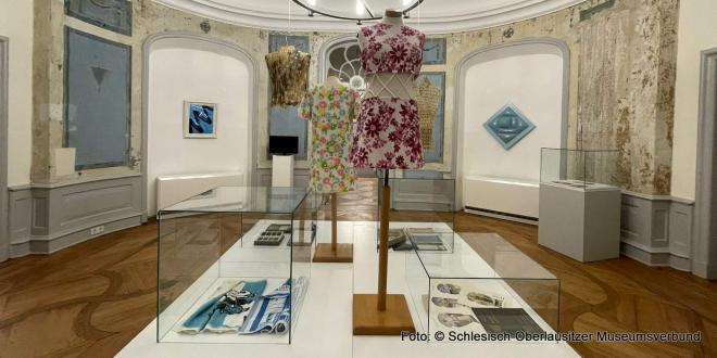 Bild zu Textilien zwischen Kunst und Kitsch