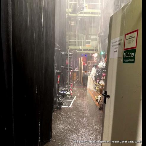 Bild zu Feuchte berraschung im Theater Grlitz: Fehler oder Sabotage?