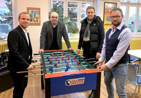Bild zu Geldspielgertehersteller stiftet Tischkicker fr Grlitzer Kinderheim