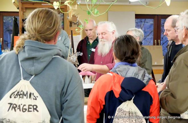 Bildtitel: Vegane Gaststätte, Kindergeburtstagszimmer und Baumhaus-Sauna Bild zu Vegane Gaststätte, Kindergeburtstagszimmer und Baumhaus-Sauna