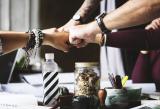 Bild zu Teambuilding im Tagungshotel: Kreative Workshop-Ideen abseits des Seminarraums