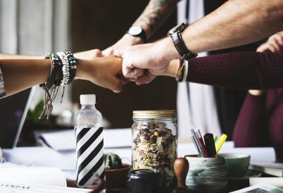 Bild zu Teambuilding im Tagungshotel: Kreative Workshop-Ideen abseits des Seminarraums