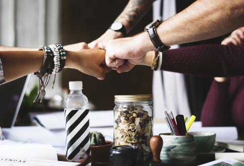 Bild zu Teambuilding im Tagungshotel: Kreative Workshop-Ideen abseits des Seminarraums