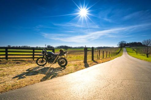 Bild zu Mobil am Urlaubsort: Warum viele Camper auf das Motorrad setzen