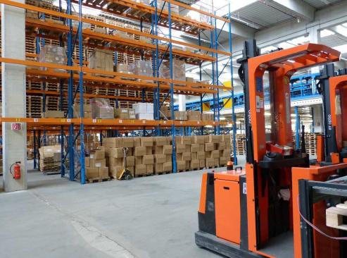 Bild zu Die Rolle von Logistikzentren in der Automobilindustrie 