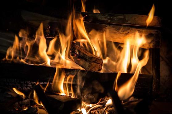 Bild zu Kamine und Feuerstellen zuhause - gemtlich, warm und wunderschn anzusehen 