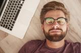 Bild zu Vier Stunden schlft der Mann, fnf die Frau, sechs ein Idiot