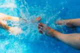 Bild zu Schwerelos stark: Warum Aquafitness mehr ist als Wassergymnastik