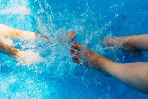 Bild zu Schwerelos stark: Warum Aquafitness mehr ist als Wassergymnastik