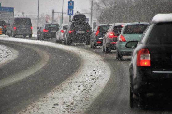 Bild zu Winterwetter legt Verkehr im Landkreis Grlitz lahm
